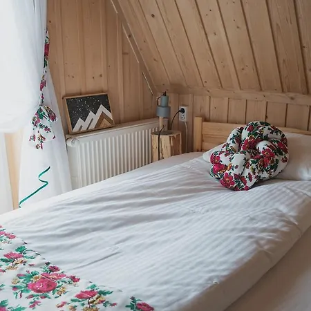 לינה וארוחת בוקר Zwijaczowka 3*